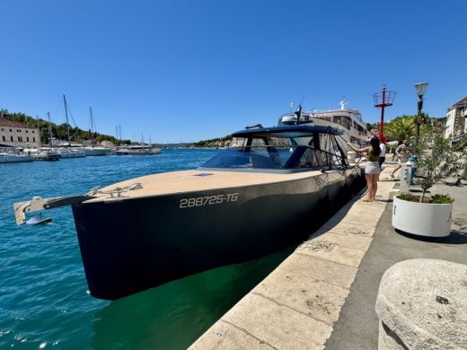 Сплит Motorboat Colnago Colnago 38 Cabin alt tag text