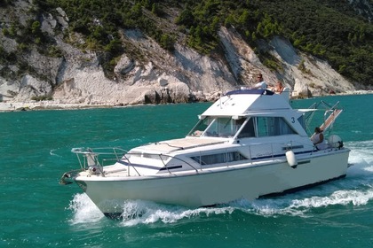 Charter Motorboat CHRIS CRAFT Commander Ancona