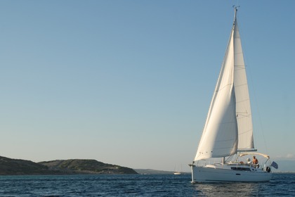 Charter Sailboat BENETEAU OCEANIS 34 Oristano