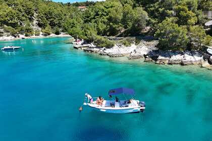 Hire Motorboat Ven Ven 501 AS Milna