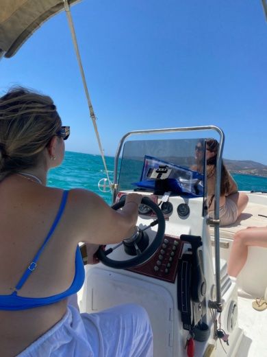 Parikiá Without license Nikita SEAROVER 470 alt tag text