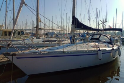 Hire Sailboat Jeanneau Sun Fizz Arzal