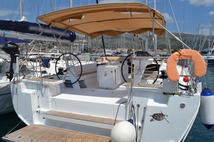 Noleggio Barca a vela Bénéteau Oceanis 51.1 - 5 + 1 cab. Trogir