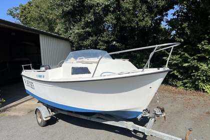 Charter Motorboat Beneteau Californie 440 Saint-Malo