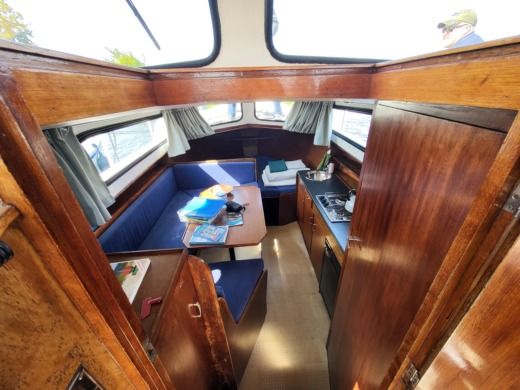 Spakenburg Houseboat Curtevenne 830AK alt tag text