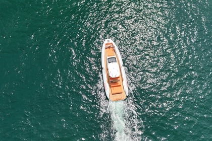 Noleggio Gommone Pirelli 42 EFB Capri