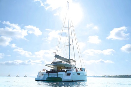 Rental Catamaran Fontaine Pajot Saona 47 Nassau