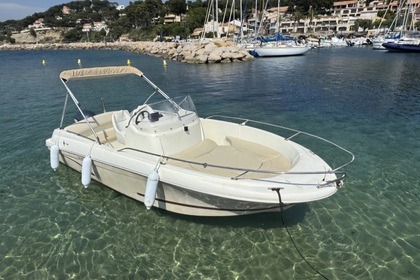 Hire Motorboat Jeanneau Cap Camarat 5.5 Cc Mandelieu-La Napoule