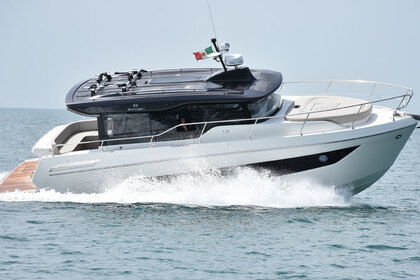 Charter Motorboat Cranchi T36 Crossover Sopot