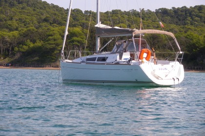 Charter Sailboat Jeanneau SUN ODYSSEY 30I PERFORMANCE  Toulon