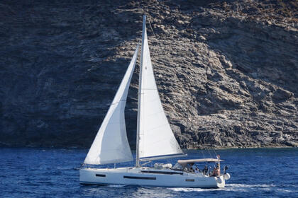 Rental Sailboat Beneteau Oceanis 46.1 Alimos